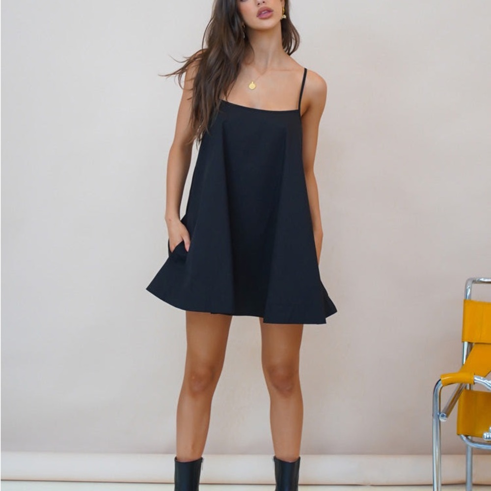 nwt VRG GRL Without Warning Mini Dress // Black